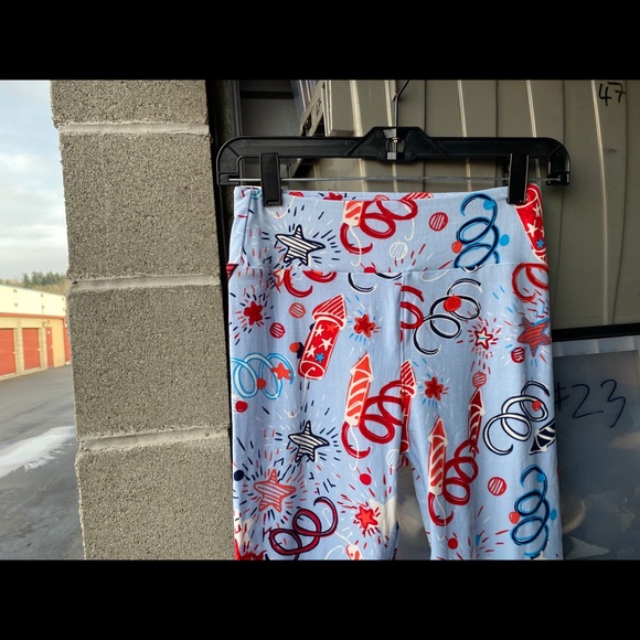 Lularoe Leggings Gray Red Fire Works Size One - Picture 6 of 13